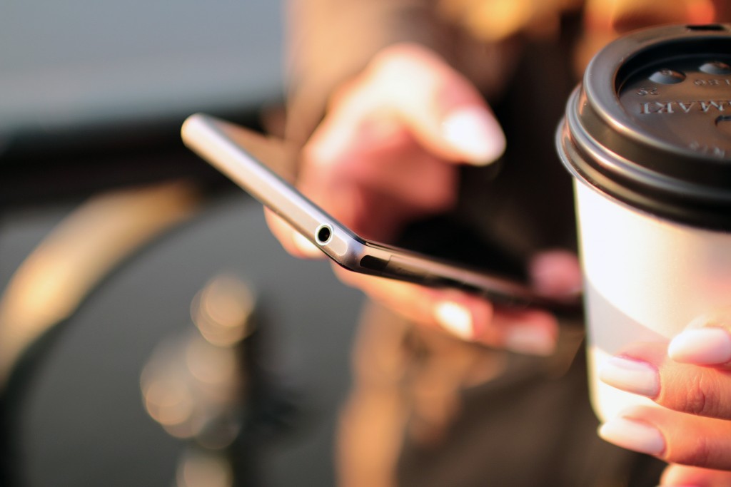 hands-coffee-smartphone-technology 2