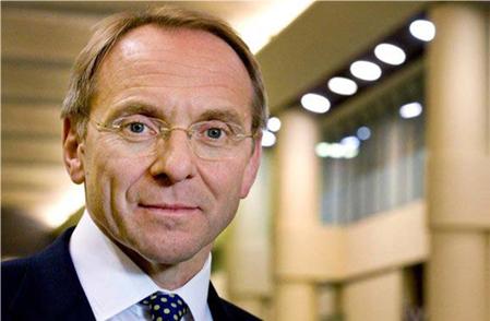 Head and shoulders of John Manzoni